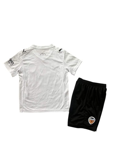 Vista frontal de la camiseta Valencia Local Niño 25/26, diseño retro y moderno