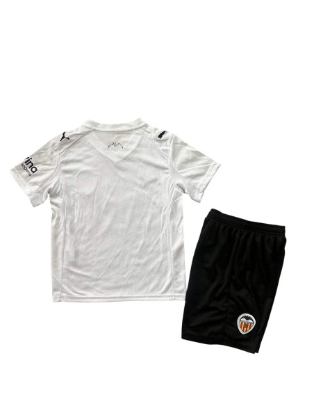 Vista frontal de la camiseta Valencia Local Niño 25/26, diseño retro y moderno